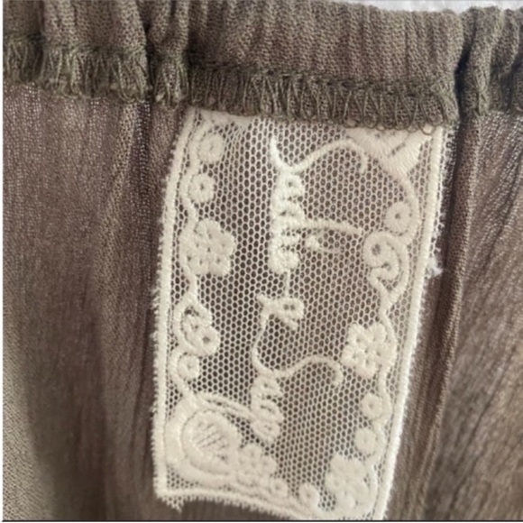 Brand New Women’s Brown Sadie and Sage Cold Shoulder Boho Top Size Small - Picture 5 of 5